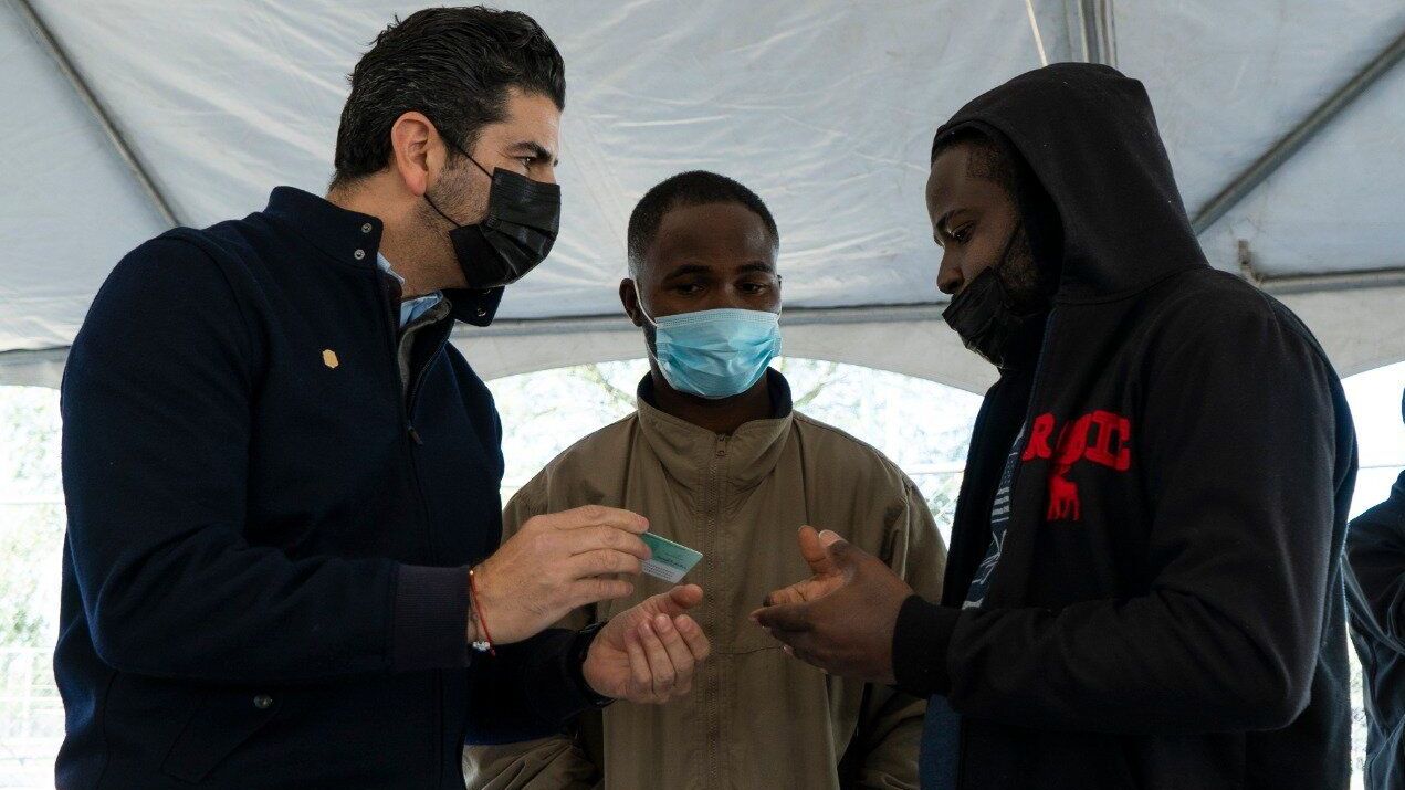 Facilitan empleo a haitianos en Baja California.