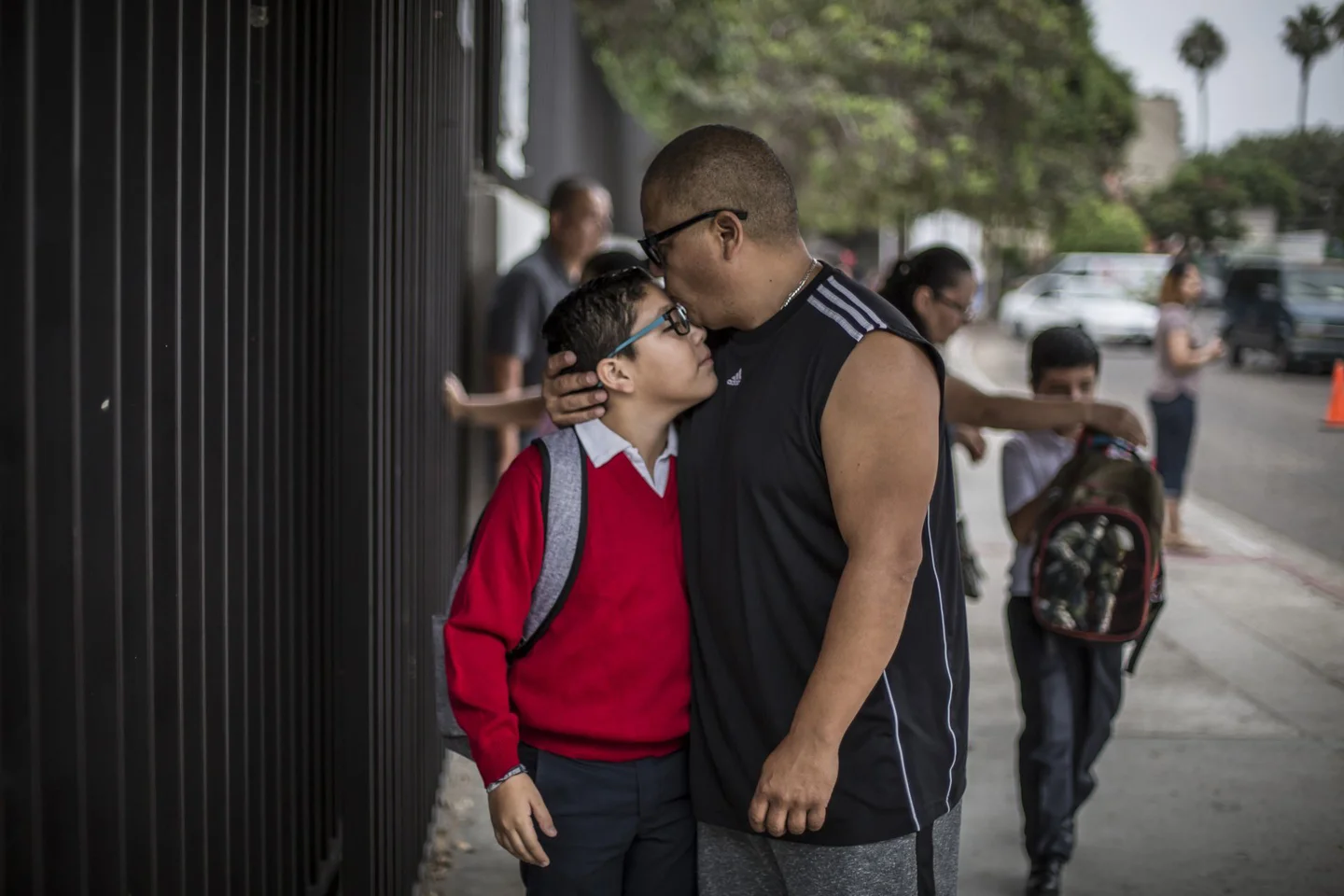 TIJUANA BAJA CALIFORNIA, 20AGOSTO2018.- Este día en Baja California, 685 mil estudiantes de preescolar, primaria y secundaria, regresaron a clases para iniciar el ciclo escolar 2018-2019, después de disfrutar las vacaciones de verano. La imagen corresponde a la escuela primaria Valentín Gómez Farías, ubicada en la delegación Playas de Tijuana. FOTO: OMAR MARTÍNEZ /CUARTOSCURO.COM