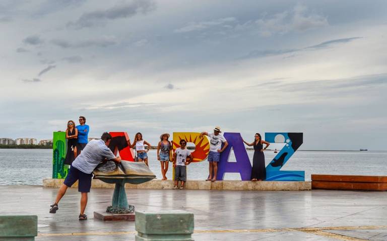 Letras malecon turistas La Paz