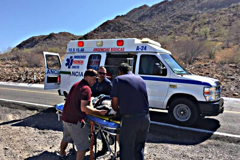 accidente-mulege-santa-rosalía-trabajadores-netflix-lesionados-ambulancia-990x660