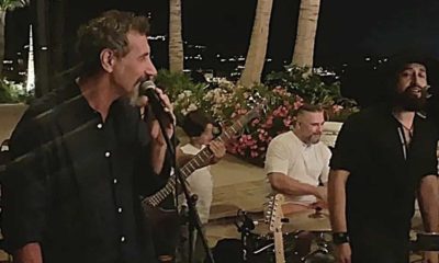 System-Of-a-Down-Serj-Tankian-John-Dolmayan-musicos-rock-banda-musica-noche-los-cabos-990x660