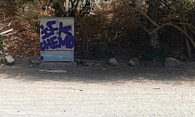 grafiti-grafitear-pared-vandalismo-caja-telmex-cables-vandalizar-990x660