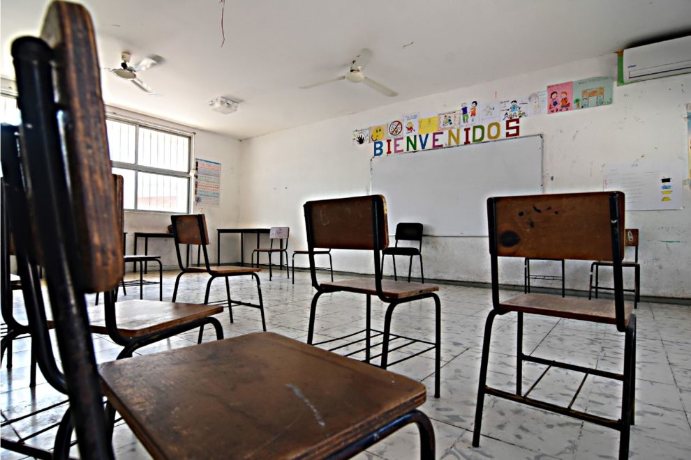 escuelas-bancos-educacion-regreso-a-clases-presenciales-990x660