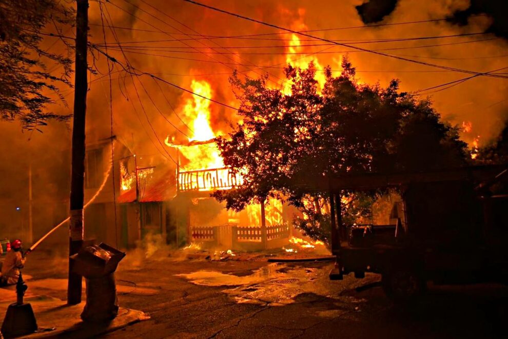 incendio-centro-santa-rosalia-casa-bomberos-llamas-conato-1-990x660