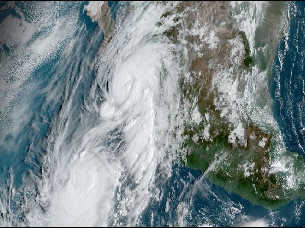 baja-california-sur-en-alerta-roja-ante-la-llegada-de-lorena-208881-6_1024