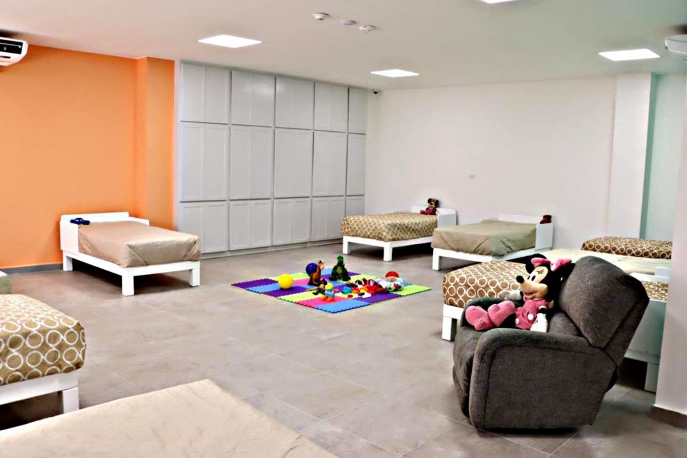 casa-cuna-casa-hogar-camas-niños-menores-de-edad--990x660