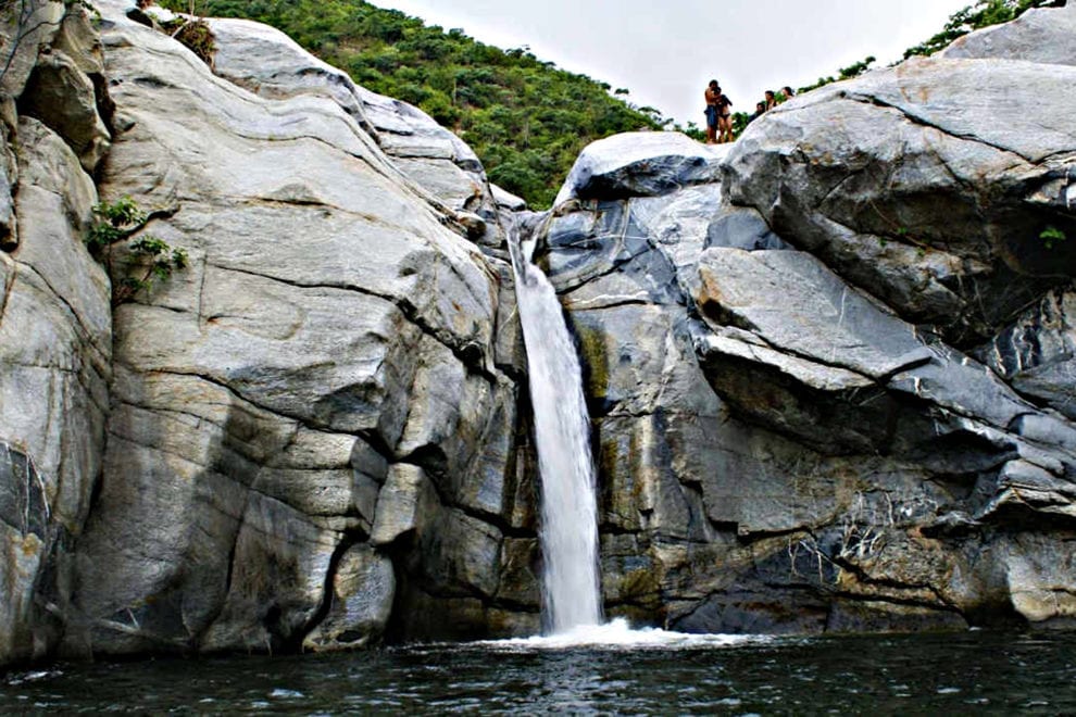 cascada-sol-de-mayo-los-cabos-990x660