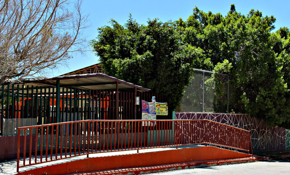 San-Jose-del-Cabo-primaria-escuelas-arboles-cielo-cerco-990x660 (1)