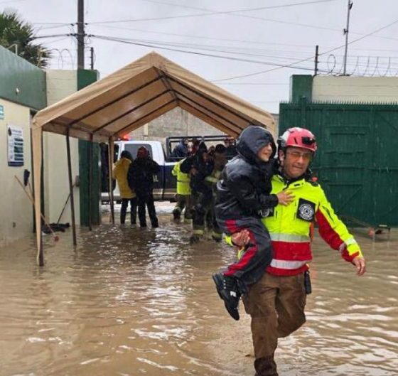 En Baja California operan siete albergues temporales para atender a la población afectada por las precipitaciones pluviales que se han registrado en la región. Se habilitaron cuatro espacios en Tijuana, dos en Mexicali y uno en Playas de Rosarito. El Sistema Estatal del DIF coordina la operación de los refugios temporales, además de poner a disposición el número telefónico de emergencias 911 para solicitar el traslado a estos albergues desde cualquier punto de estos tres municipios. Los refugios habilitados en Tijuana están en Camino Verde, el Santuario del Migrante, Unidad Deportiva Reforma y el Centro de Atención Integral para Familias Migrantes "Mariano Matamoros". En Playas de Rosarito se dispuso de espacios en la Unidad Deportiva "Profesor Andrés Luna Rodríguez". En el caso de Mexicali se dotó de cobijas y despensas al Albergue Peregrino y al Refugio Temporal Bellavista.